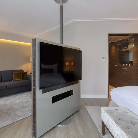 Pullman 4*